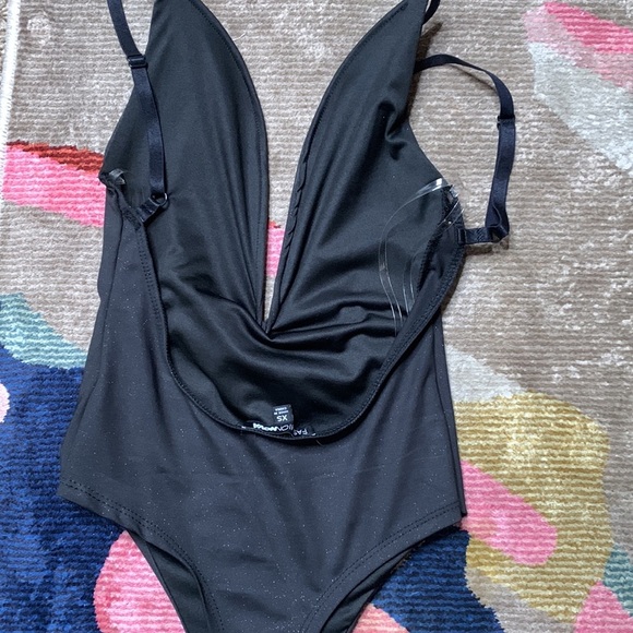 Fashion nova deep V body suit NEW - Picture 2 of 3